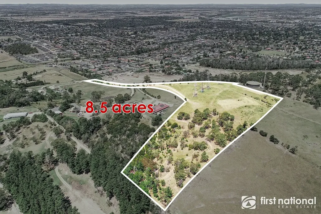 Pakenham 8.5英亩全景画布，城乡完美融合 马术爱好者福地 年稳收入$11,000 独特机会，施展才华 购房首选！ On Top of the World