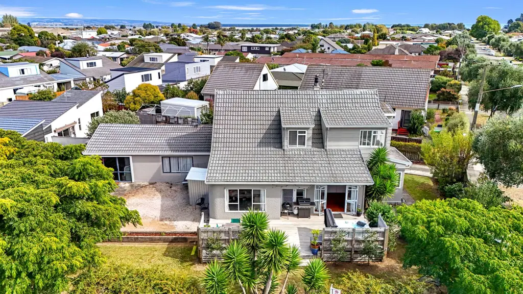 Tahunanui 6कमरा Family Living on a Grand Scale in Tahunanui!