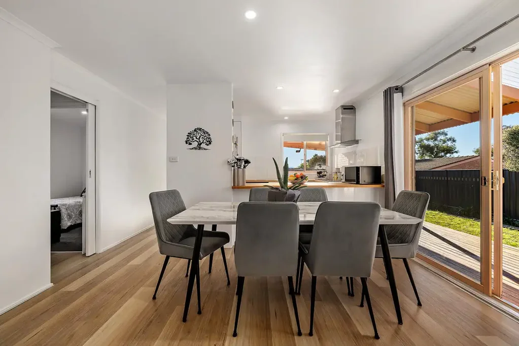 Bonython 3房  A Rare Freestanding Townhouse with Space, Style & Mountain Views