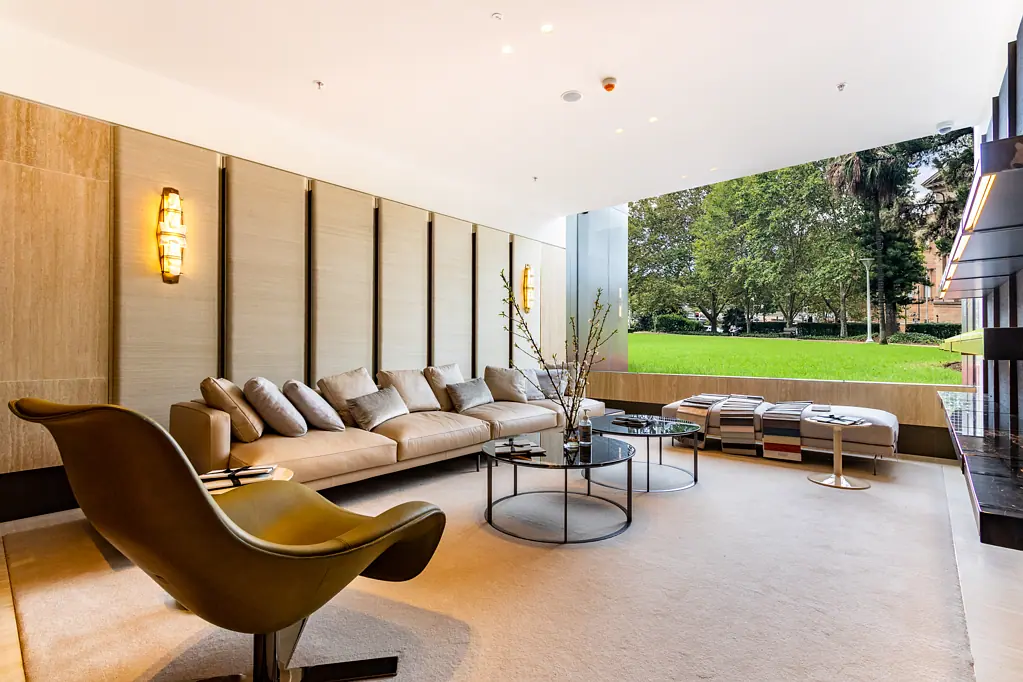 Sydney 401 East facing 1 bedroom apartment overlooking Royal Botanic Gardens