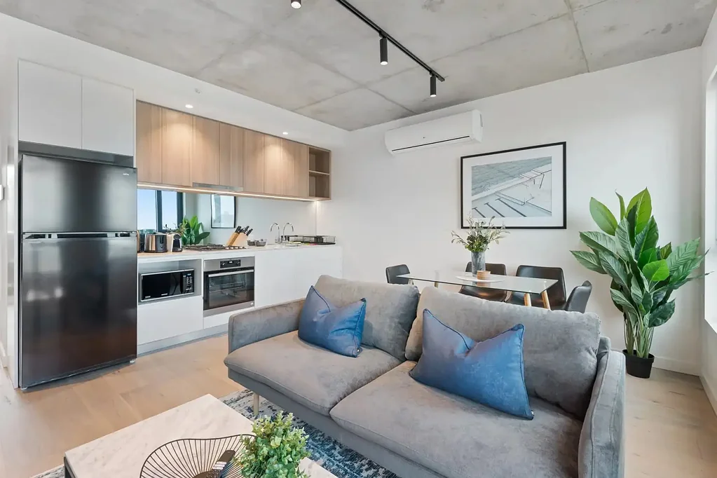 2-BED 1-BATH, UN-FURNISHED, NO SHORT-TERM OPERATORS