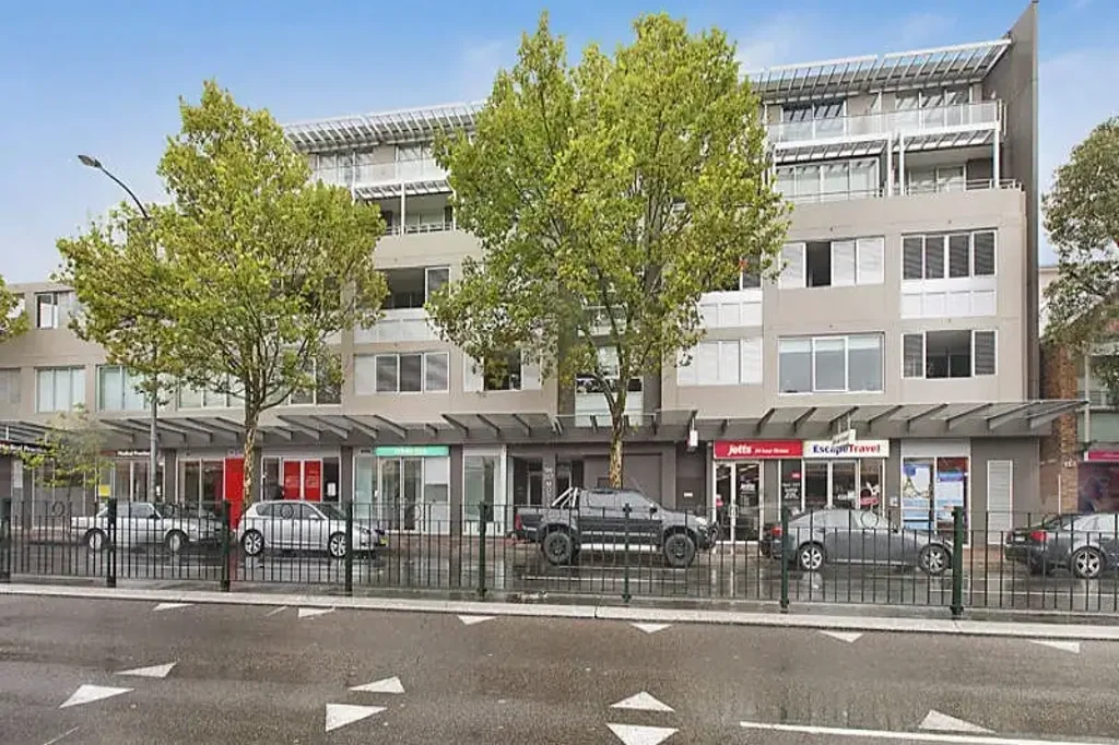 Monterey, Neutral Bay - Spacious One Bedroom Apartment With Car Space in Ultra Convenient Location