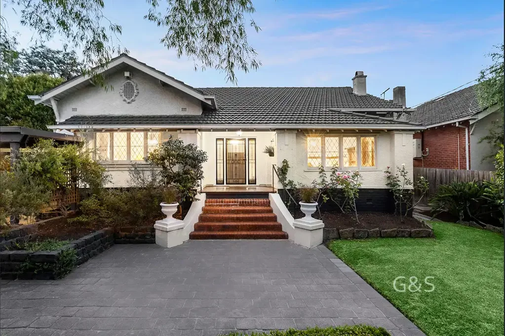 Charming Family Home with Spacious Garden and Versatile Living