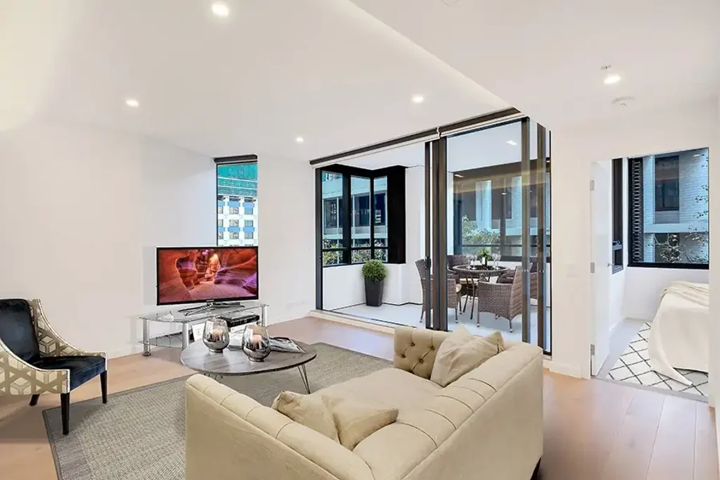 Spacious with enclosed terrace/winter garden