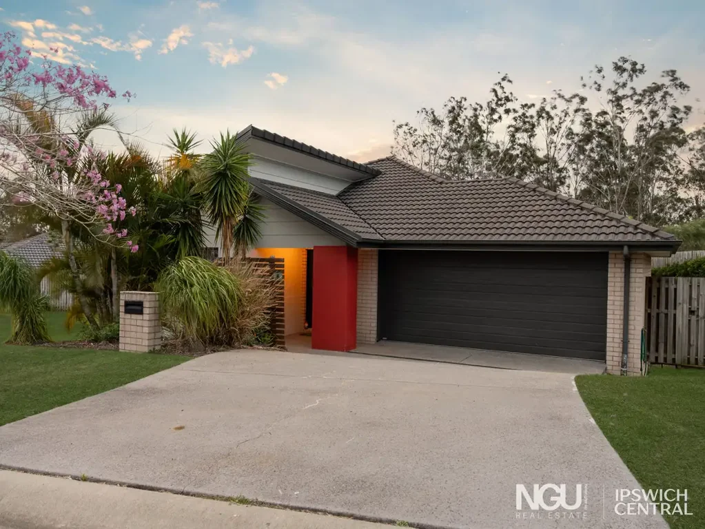 Fernvale 4Zimmer EXPANSIVE FAMILY LIVING WITH A PEACEFUL BUSHLAND OUTLOOK!