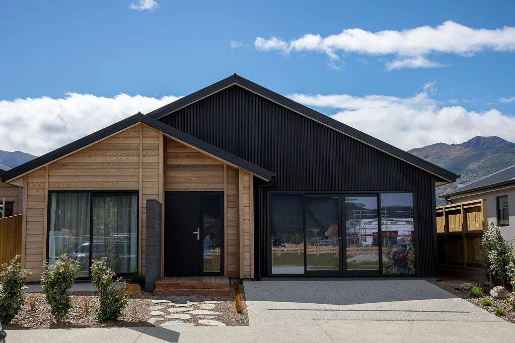 Lake Hawea 3 Bedroom Modern living, Hawea style