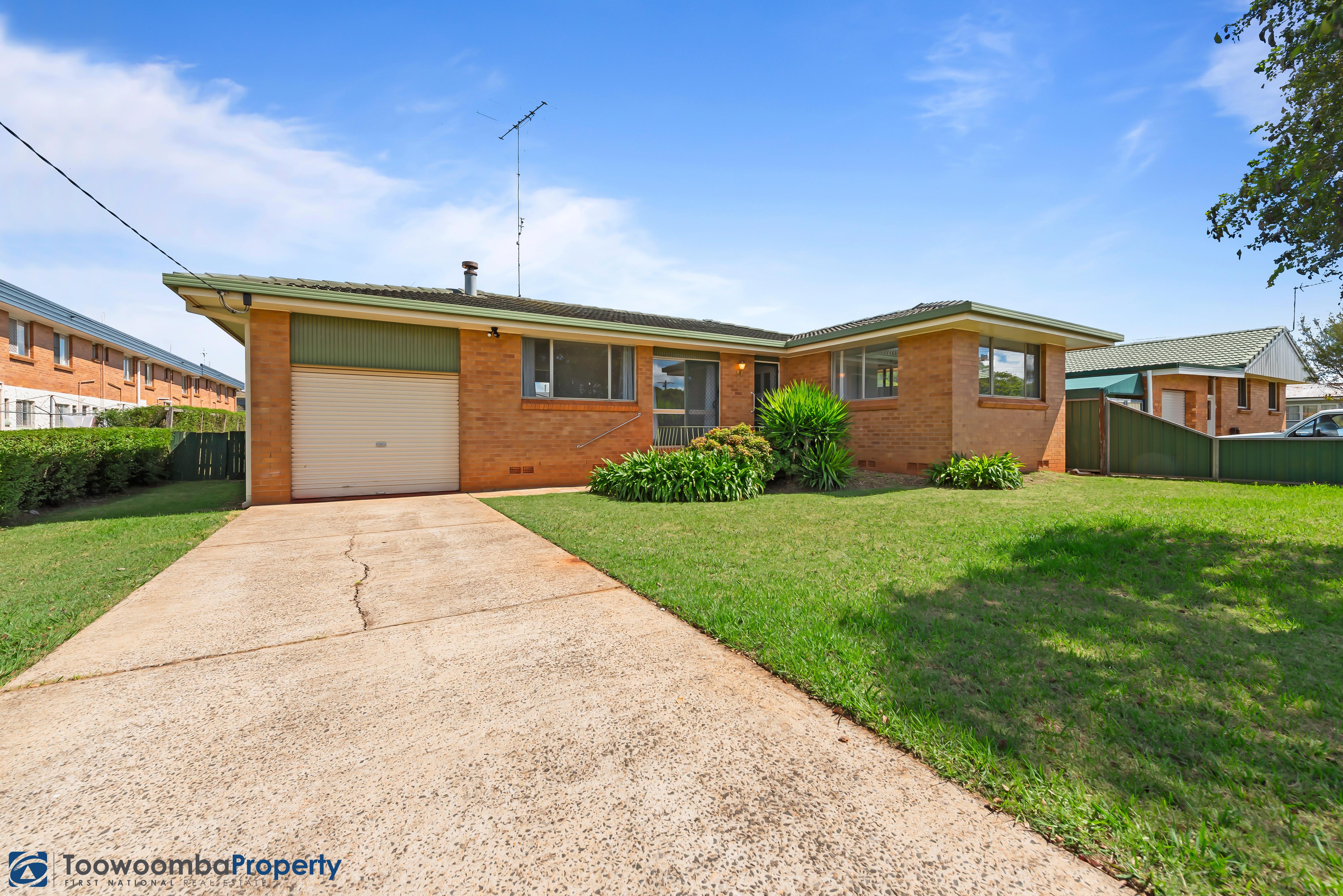 7 WHITEFRIARS ST, ROCKVILLE QLD 4350, 0 rūma, 0 rūma horoi, House