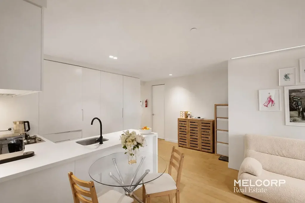 Melbourne 2બેડરૂમ Rare North-East Corner Apartment with Spectacular Skyline Views