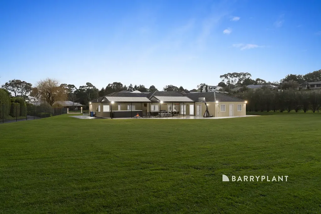 Narre Warren North 5 Bedroom A Family Home Designed for Space and Entertaining
