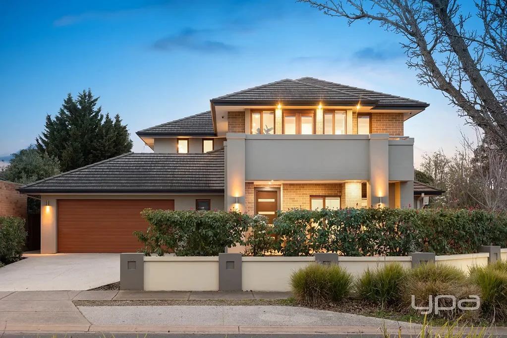 Point Cook 5 Slaapkamer A Residence of Exceptional Scale & Detail on 948m2 Block!!