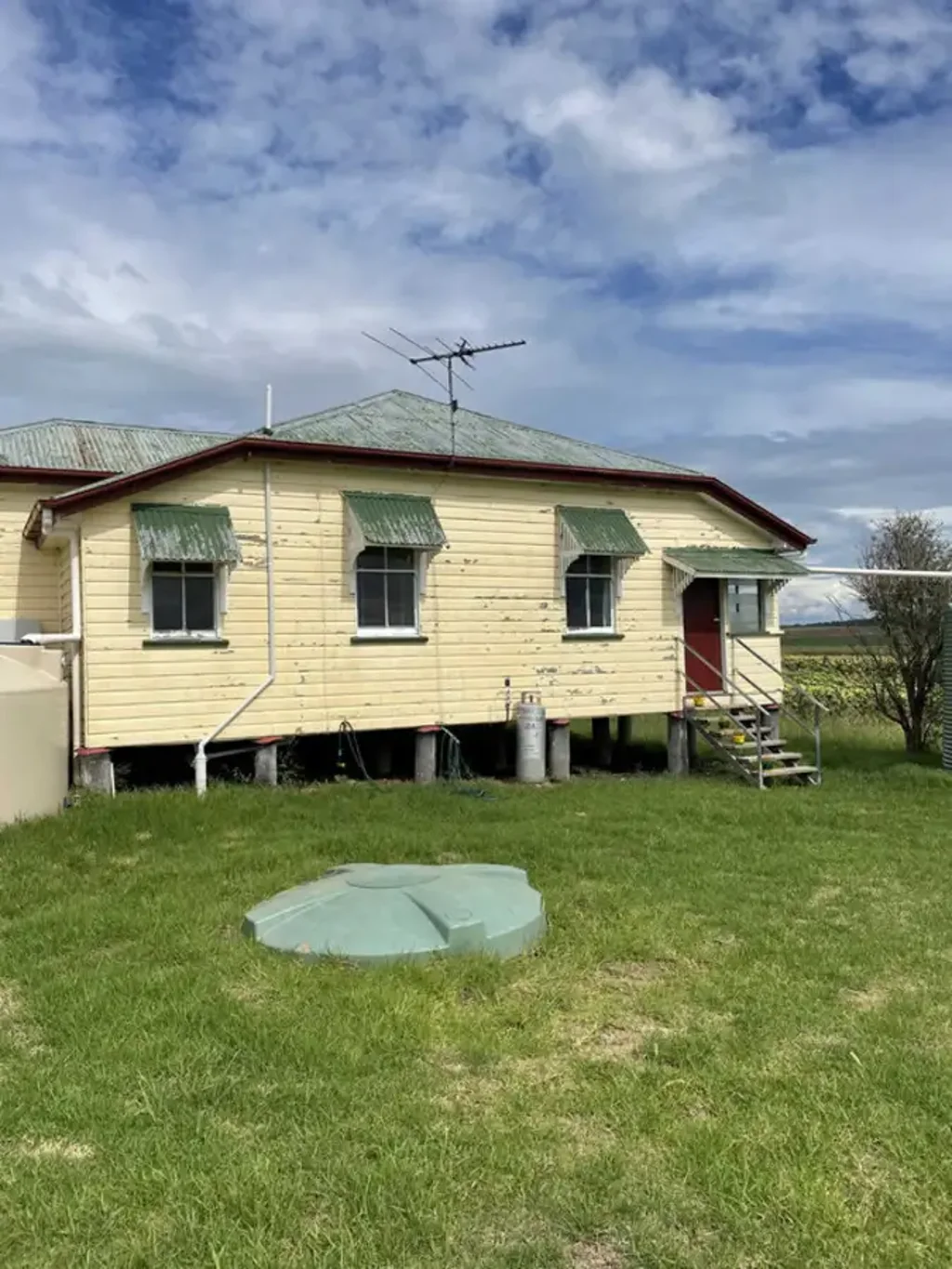 PROPERTY WITH COUNTRY VIEWS