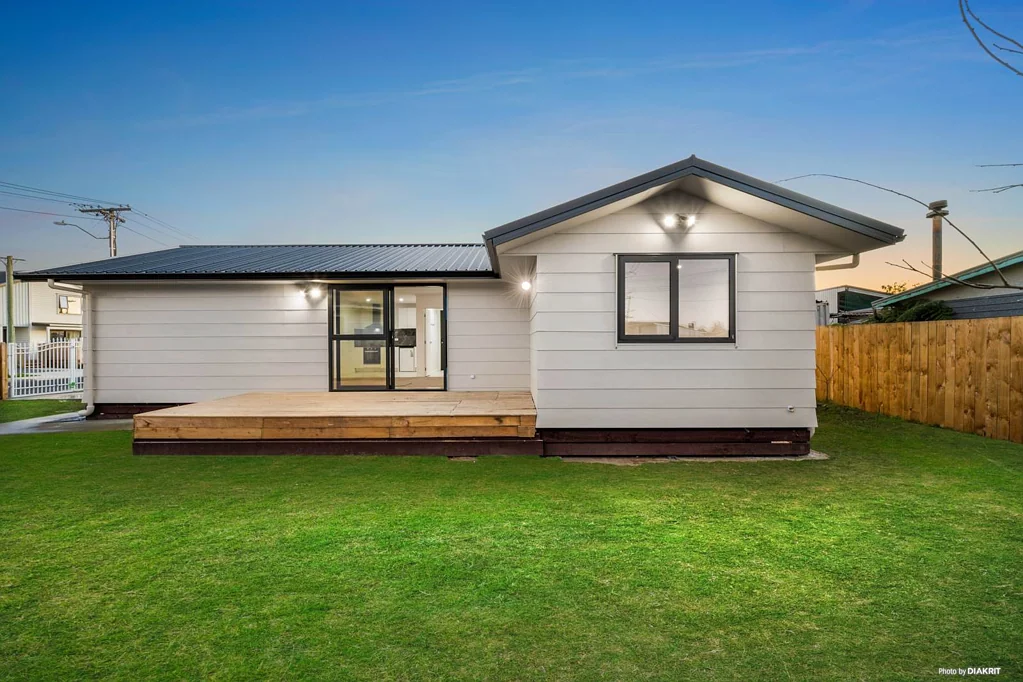 Papakura 4Kwarto Brand New !! Vendor says Sell !!