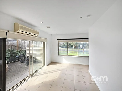 1/7 Leonard Avenue, Glenroy, VIC 3046, 2 slaapkamers, 2 badkamers, Townhouse