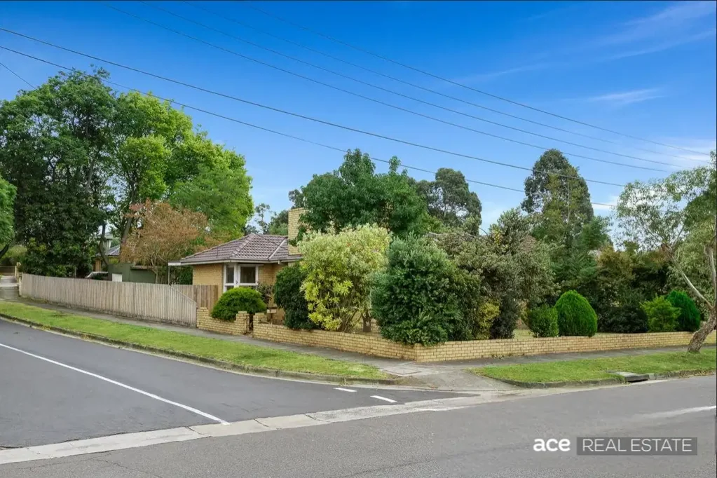 -Comfort, Character & Convenience in the Heart of Bentleigh East