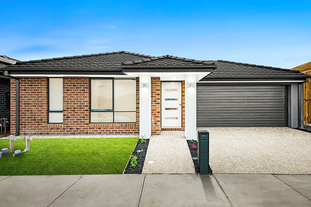 11 Kenmore Way, Clyde North, VIC 3978