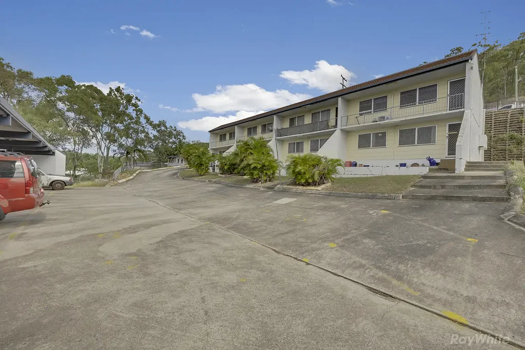 South Gladstone 2غرفة نوم GROUND FLOOR UNIT… CENTRALLY LOCATED…