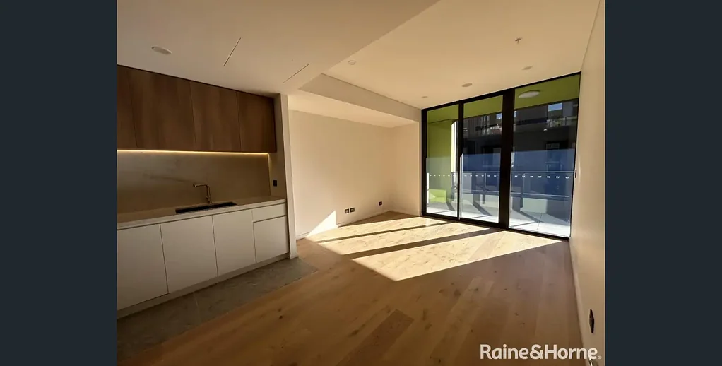 Spacious Two Bedroom Apartment with Secure Parking in Prime Zetland Location