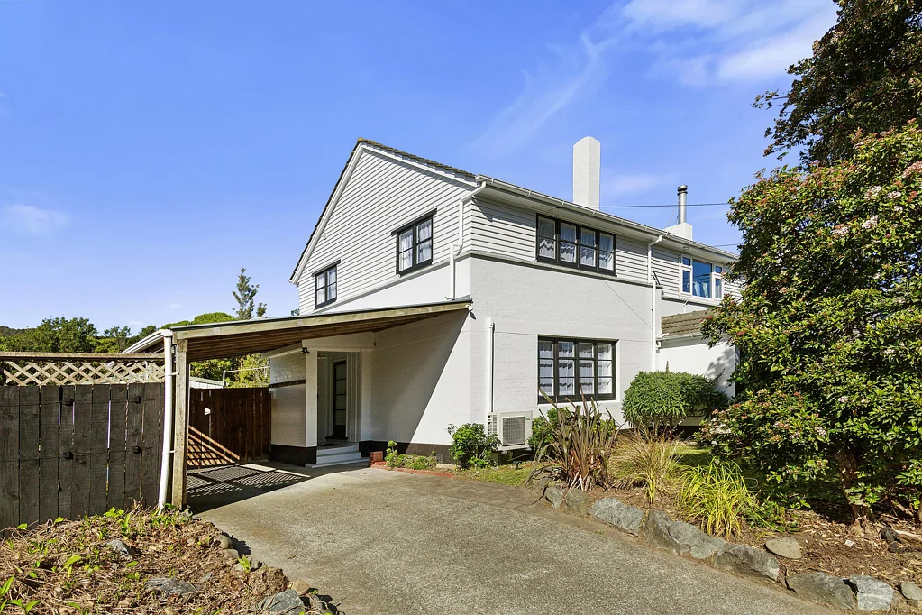 Fairfield 2 Bedroom Space, Sun & Potential