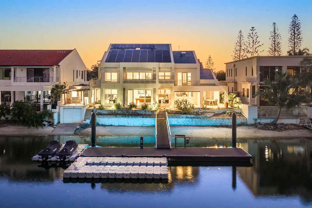 Surfers Paradise 5 Bedroom A Rare and Elegant Waterfront Estate in Prestigious Paradise Waters