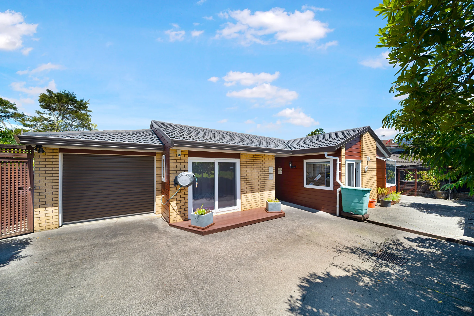 Te Atatu South 3Phòng ngủ Vendor Relocating - Must Be Sold!!