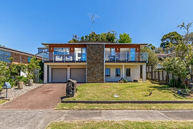 9 Robin Lane, Browns Bay, North Shore City