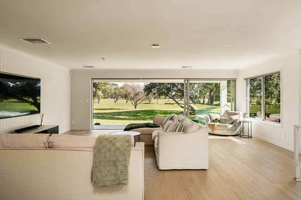 Mount Maunganui 3 Bedroom Coastal elegance on the fairway’s edge
