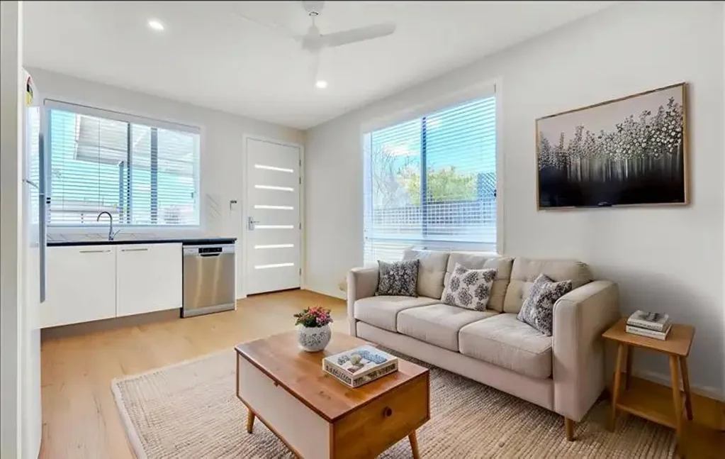 Modern 2-Bedroom Home in a Prime Meadowbrook Location