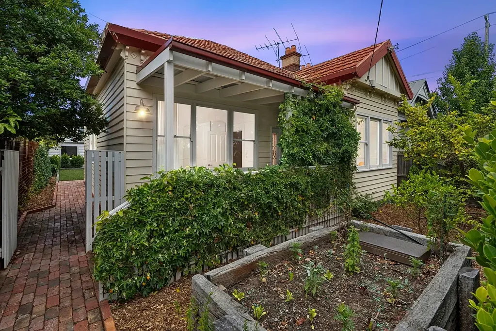 Newtown 3房  Renovated Beauty, Steps from Pakington Street