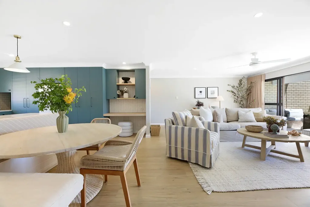 Runaway Bay 2ห้องนอน Glamorous Waterside Living - Spectacularly Reimagined - Pontoon Only Metres from the Broadwater