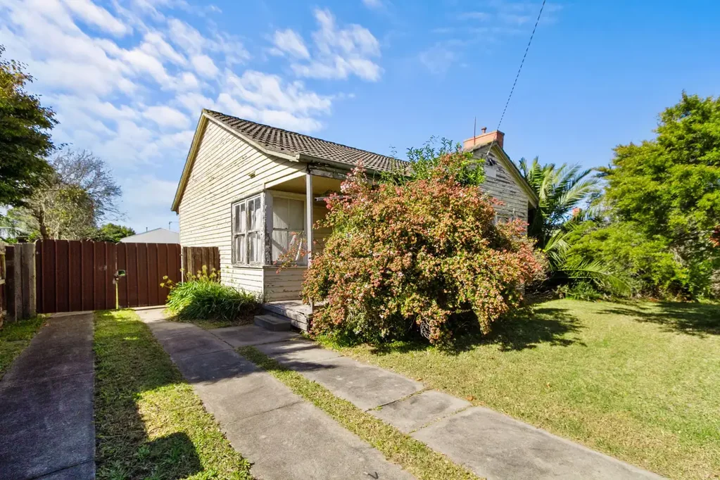 Sale 2 Bedroom Flip, Renovate or Rebuild – Potential in a Great Location