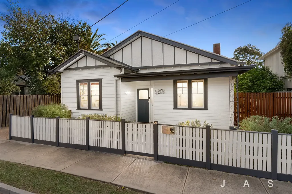 Period Elegance in a Prime Location