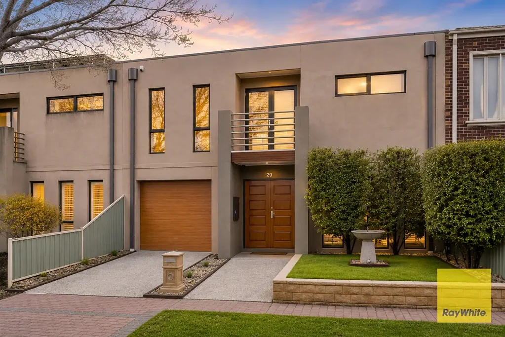 Point Cook 3房 毗邻公园的精美翻新家庭住宅 A Stunning Parkside Family Home with Premium Renovations