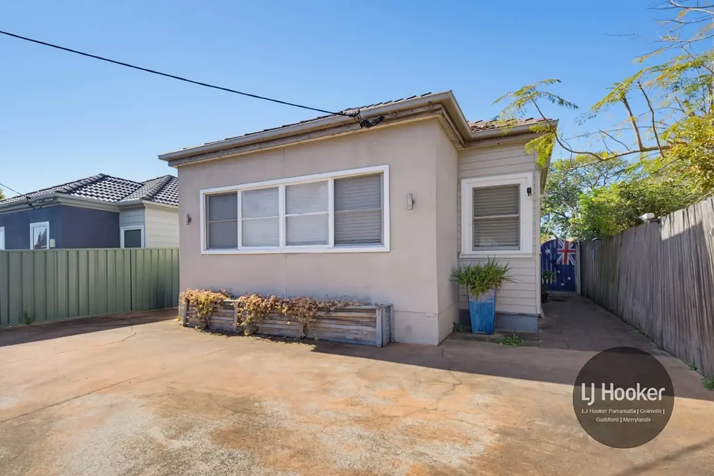 Granville 2房 R4 分区低维护住宅 – 双街临街，具有双户住宅潜力 Low-Maintenance House on R4 Zoning – Dual Street Frontage with Dual Occupancy Potential