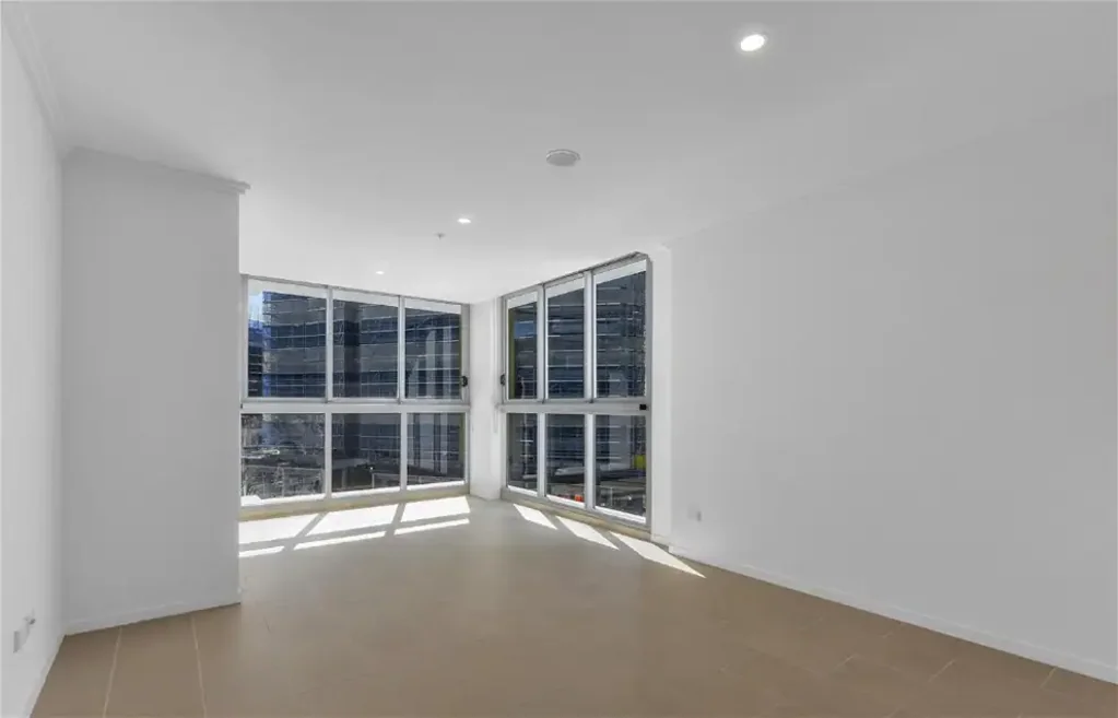 Walk to James Street & Gasworks - Stylish Inner-City Living