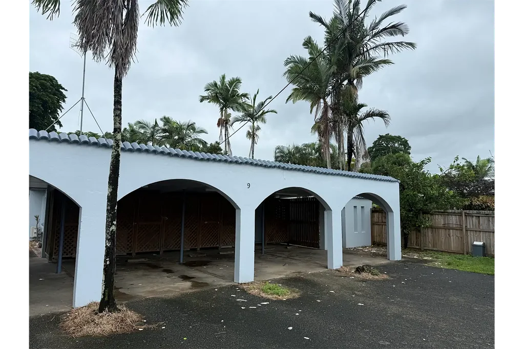 Freshly Painted 2 Bedroom Unit Close to Town