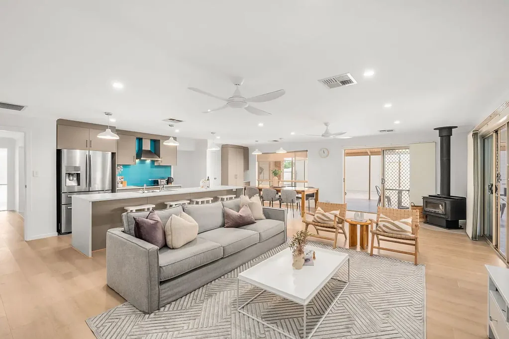 Riverglades 4 Bedroom Sizable 4 Bedroom 2 Bathroom Home with Substantial High Clearance Garage/Workshop on 3,707sqm Block with 60,000L Rainwater Tanks.