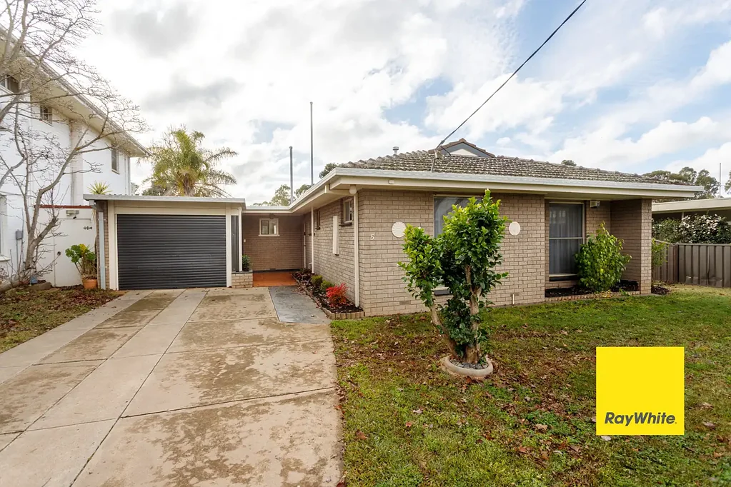 Tatura 3 Bedroom Golf Course Views & Versatile Living
