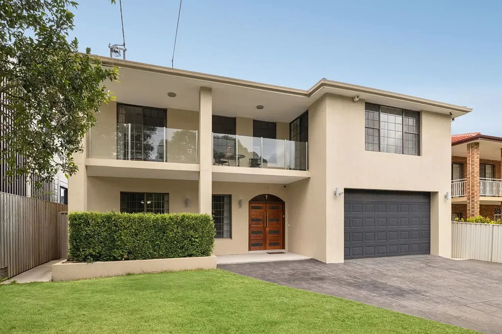Strathfield 5ਬੈੱਡਰੂਮ Prized double brick family home in blue ribbon location next to Wallis Reserve