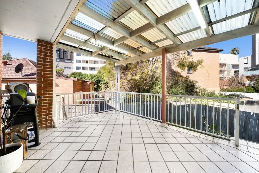 Stylish North-Facing Townhouse in Boutique Croydon Complex
