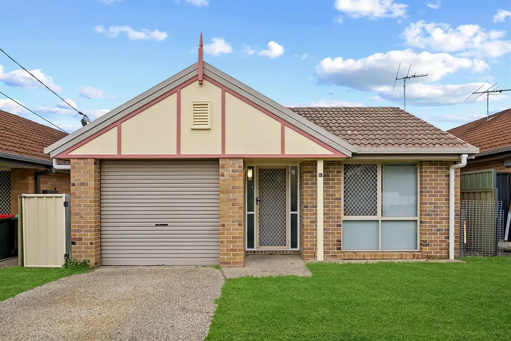 Woolloongabba 3Kwarto Low-Set Brick Living in Woolloongabba