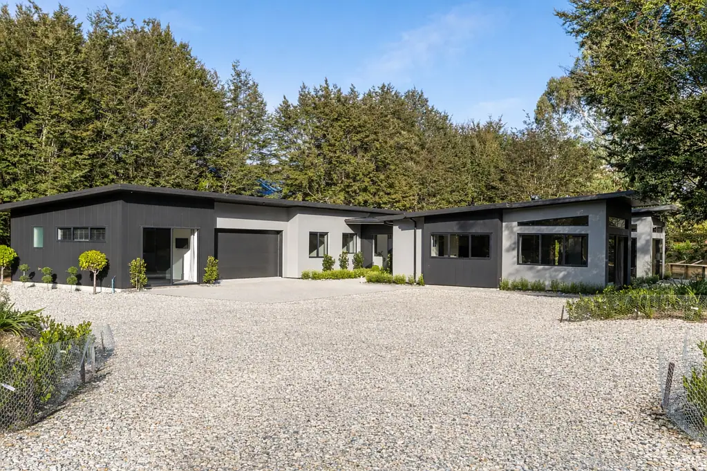 Glenorchy 5Habitaciones Serene Family Oasis With Income Potential!