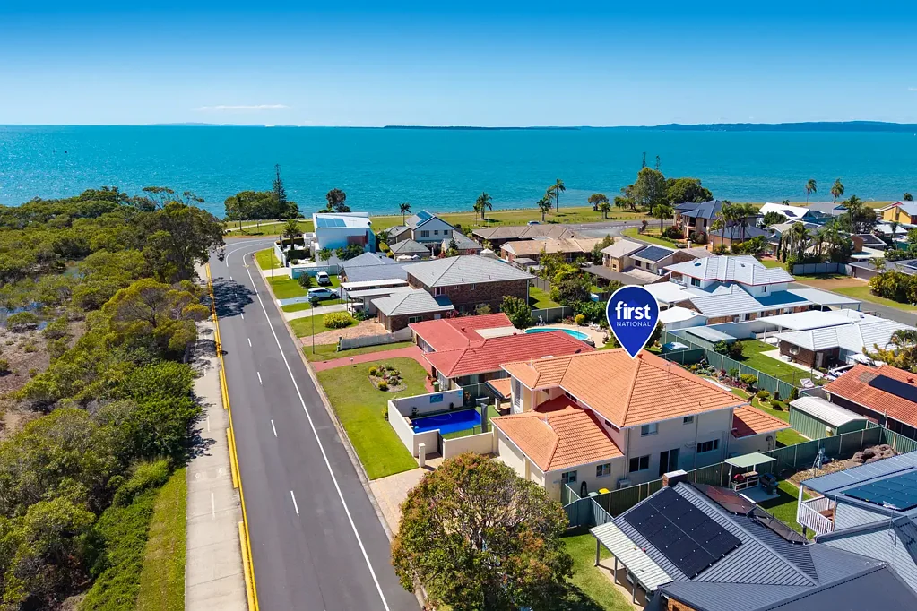 Victoria Point 5침실 OVERSIZED FAMILY HOME BY THE BAY WITH SHED, POOL & VIEWS!