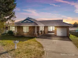 11 GLENDOWER CL, Armidale