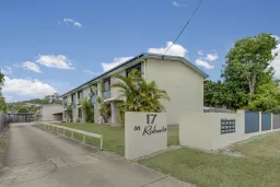 8/17 Roberts Street, South Gladstone