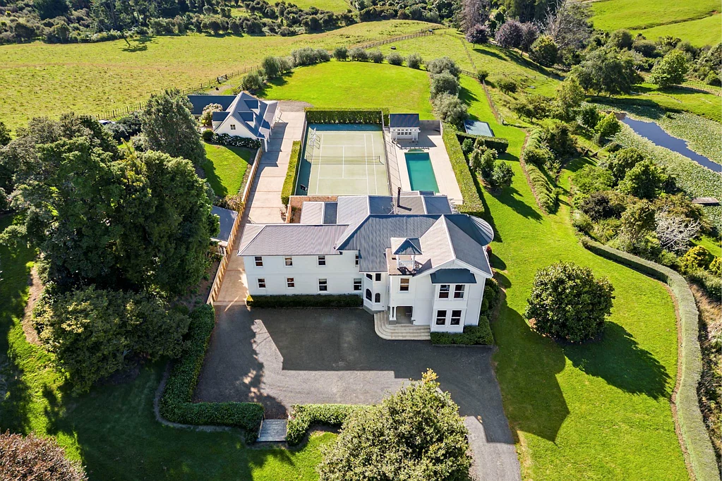 Ararimu 6 Bedroom FLAWLESS ICONIC ELEGANCE + RESORT AMENITIES