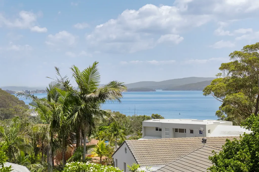 Corlette 4Phòng ngủ Family Home with Water Views on 1266m2 Block