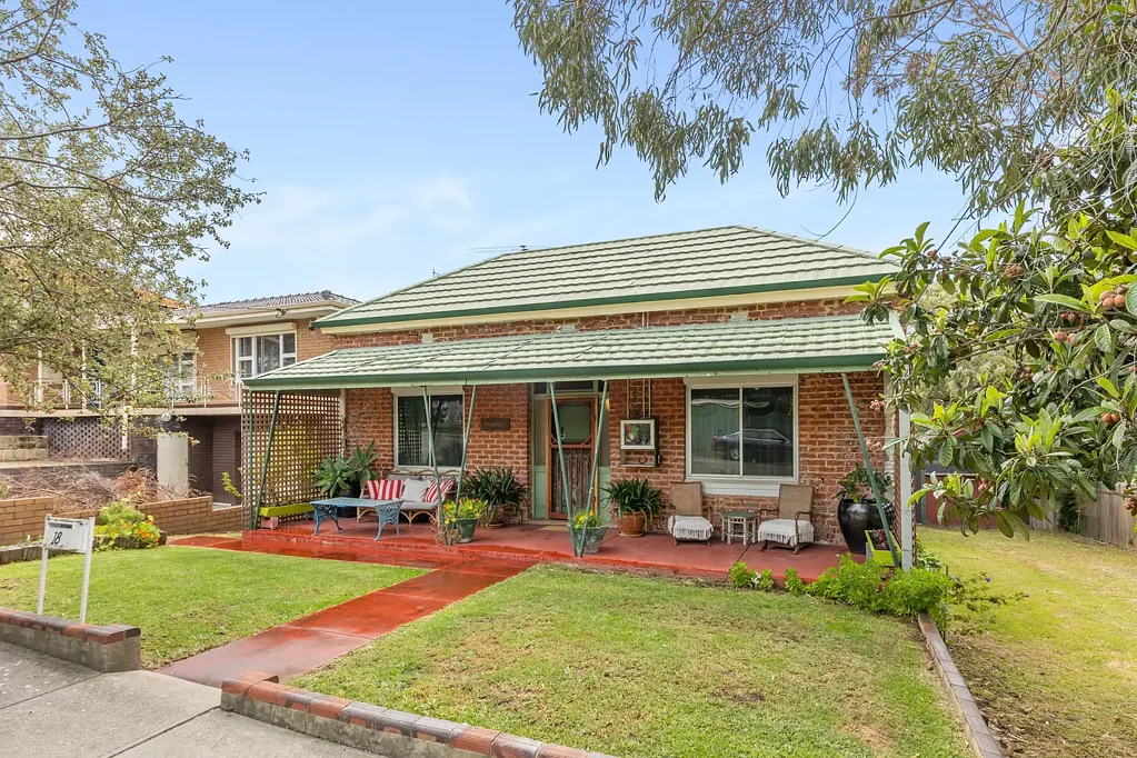 18 Sea View Street, Beaconsfield, WA 6162