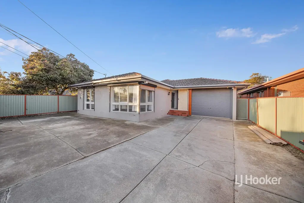 Wyndham Vale 4 Bedroom Exceptional Family Living with Separate Studio