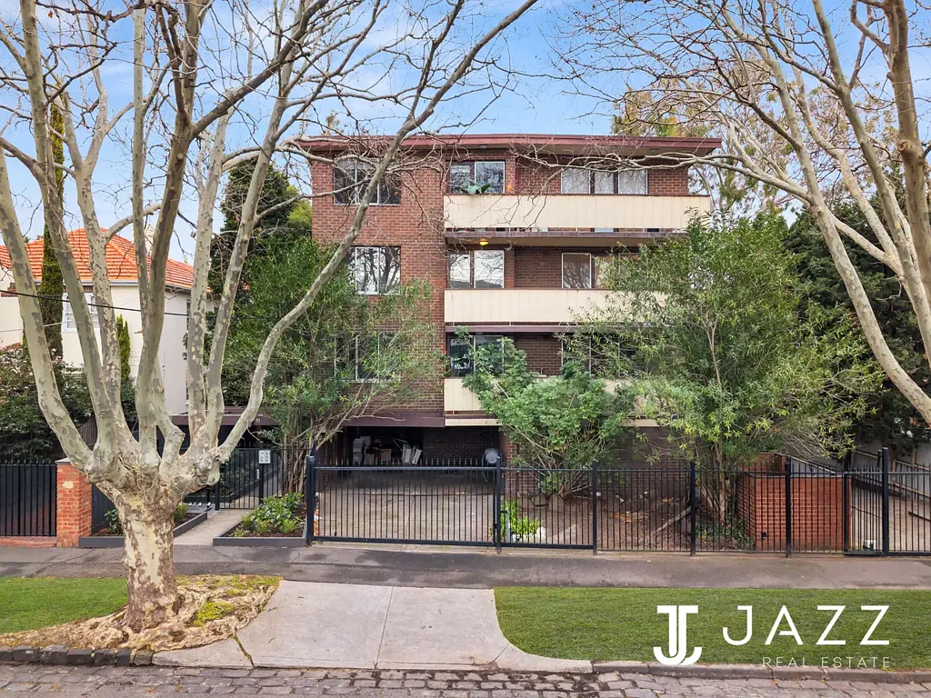 St Kilda 2 Bedroom Position, Parking and the Best of St Kilda at Your Door
