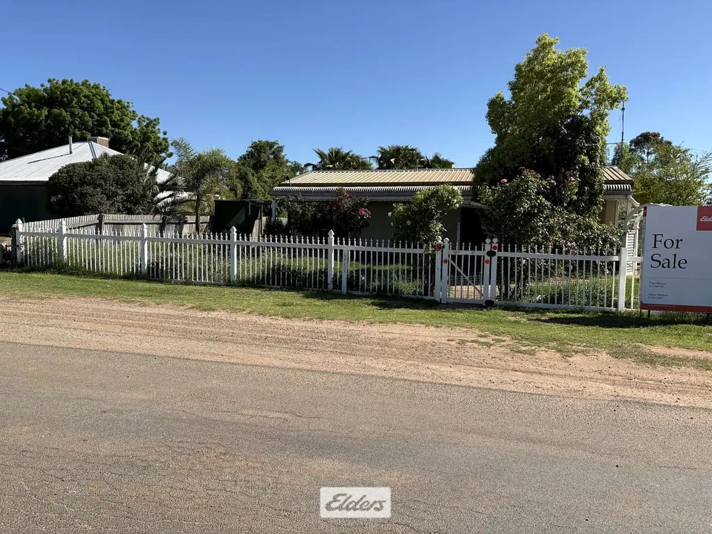 Robinvale 3房  Behind the white picket fence